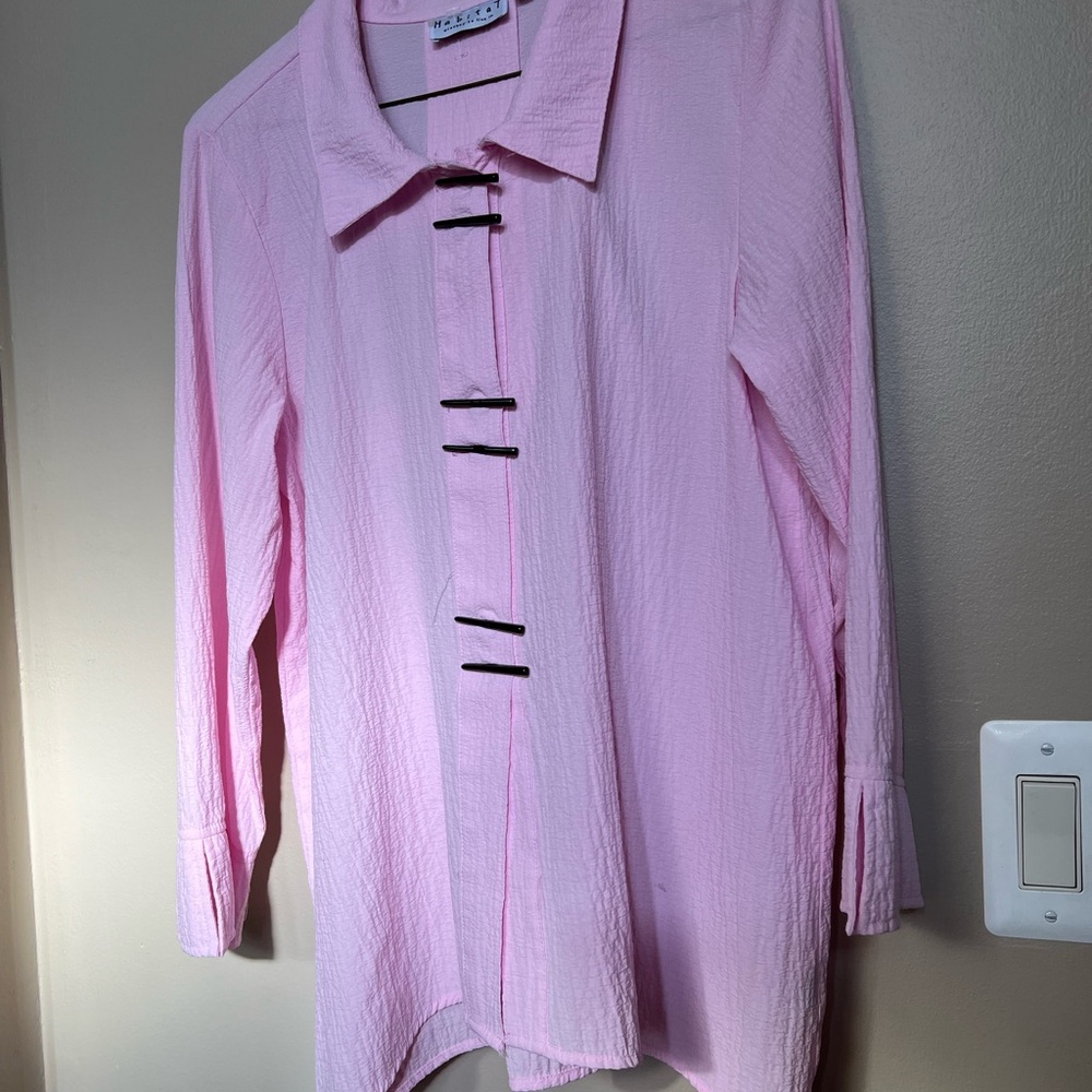 NWOT Habitat shirt. SIZE S.
